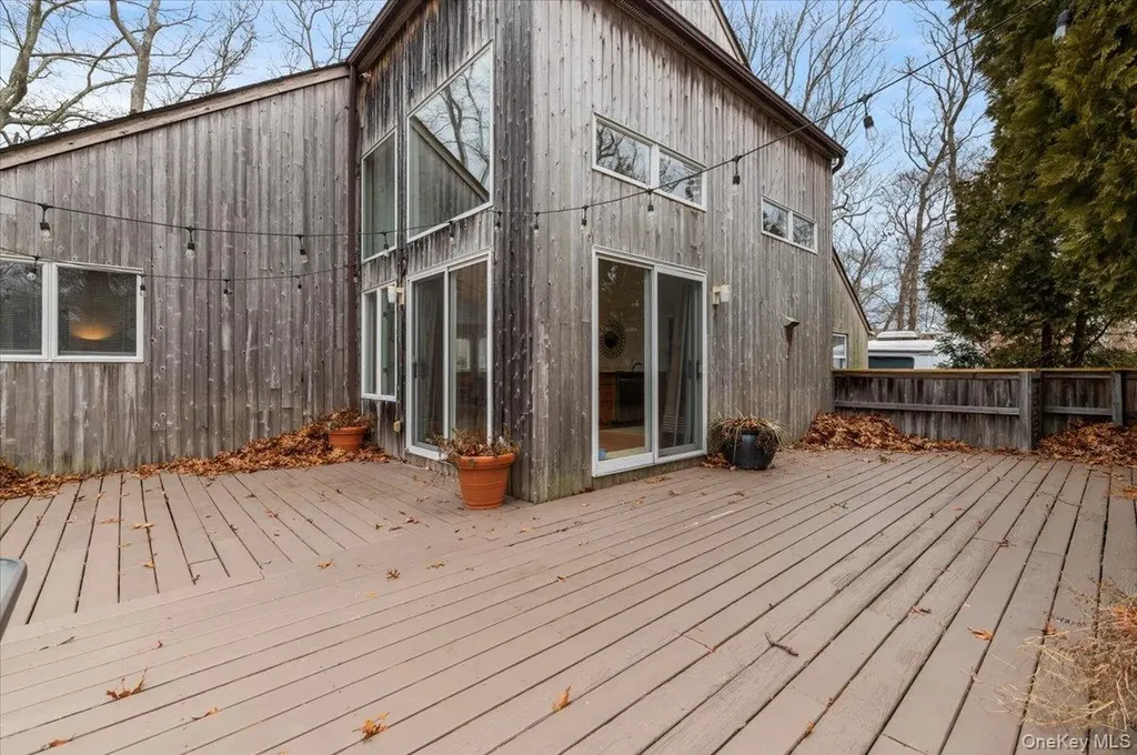 98 Squiretown Road Hampton Bays NY 11946