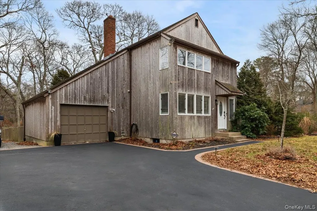 98 Squiretown Road Hampton Bays NY 11946