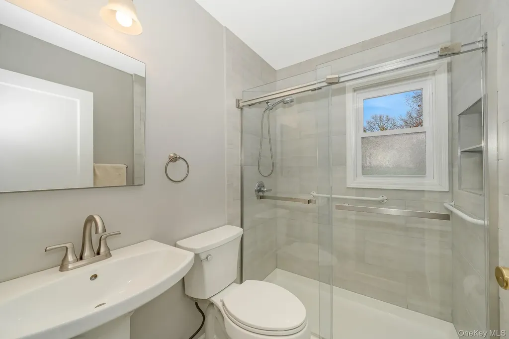 2 Parkview Place Elmont NY 11003