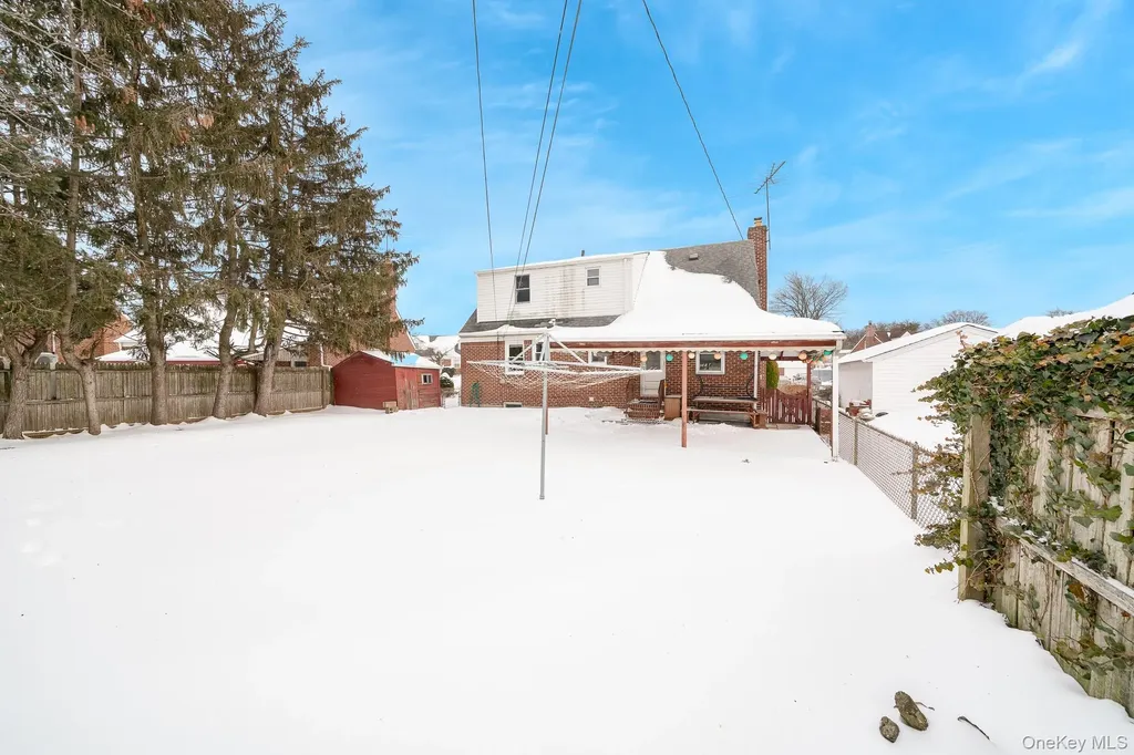2 Parkview Place Elmont NY 11003