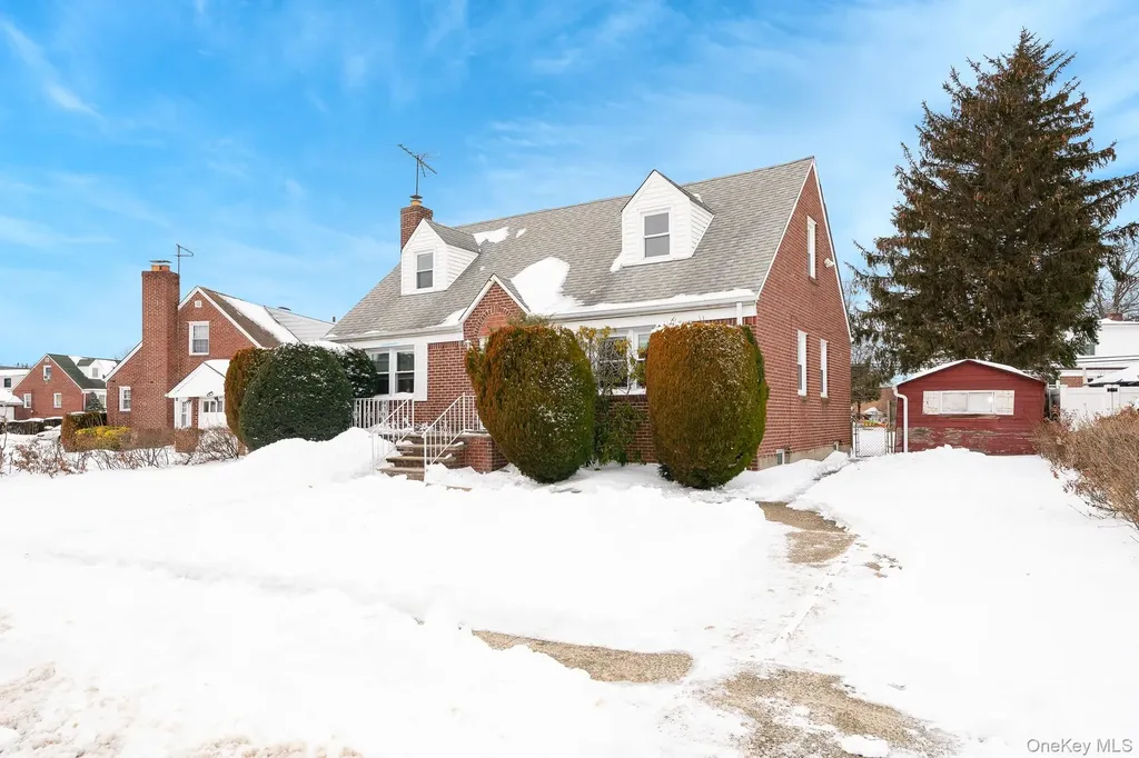 2 Parkview Place Elmont NY 11003