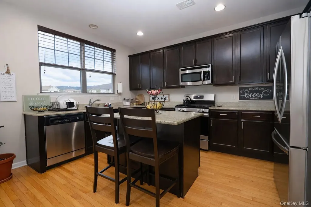 1210 Hawthorn Way New Windsor NY 12553