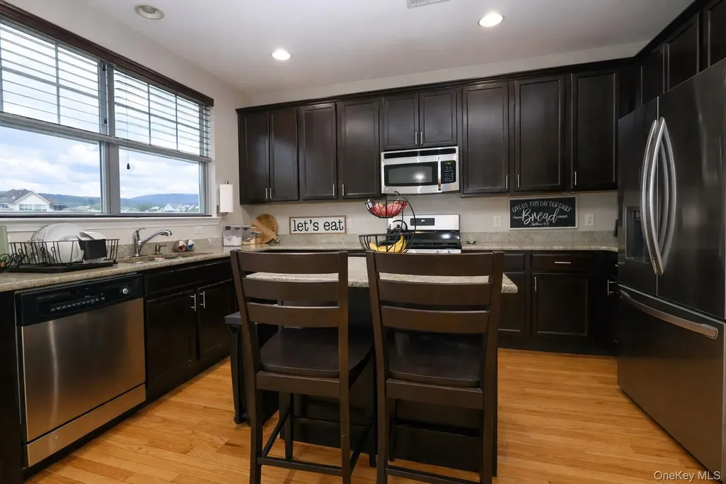 1210 Hawthorn Way New Windsor NY 12553
