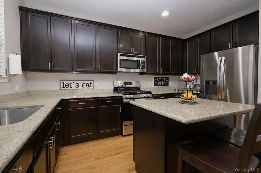 1210 Hawthorn Way New Windsor NY 12553