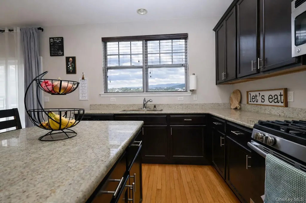 1210 Hawthorn Way New Windsor NY 12553