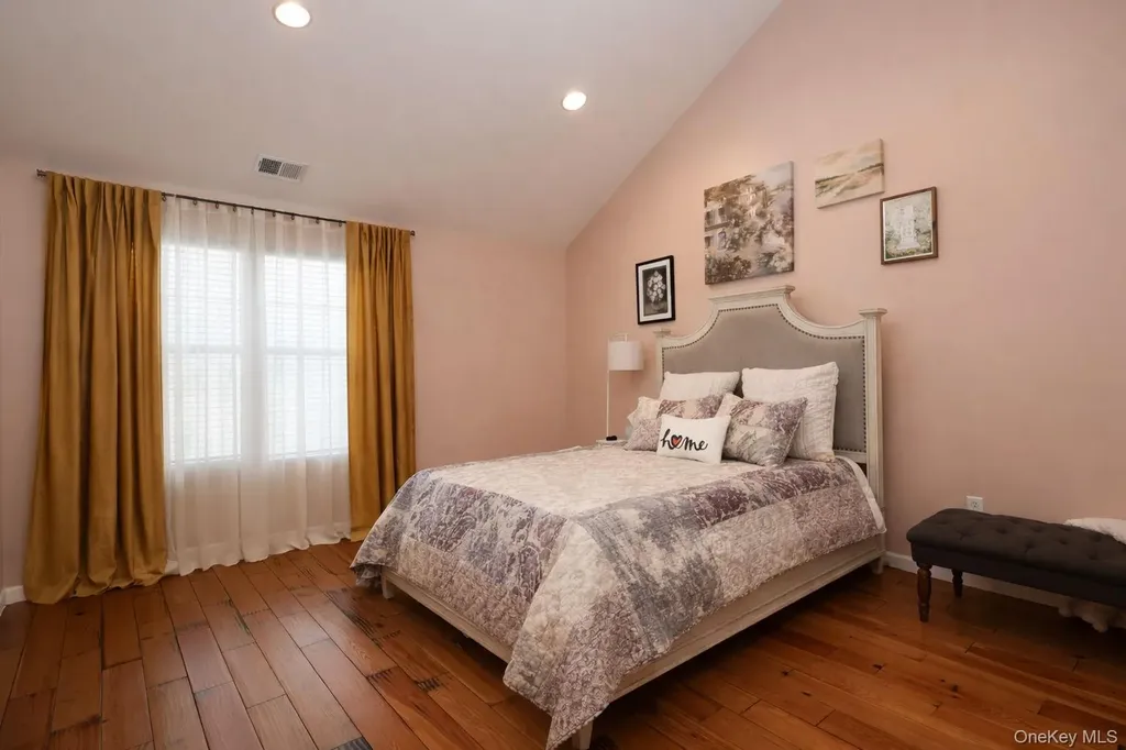 1210 Hawthorn Way New Windsor NY 12553