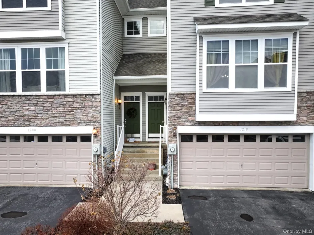 1210 Hawthorn Way New Windsor NY 12553