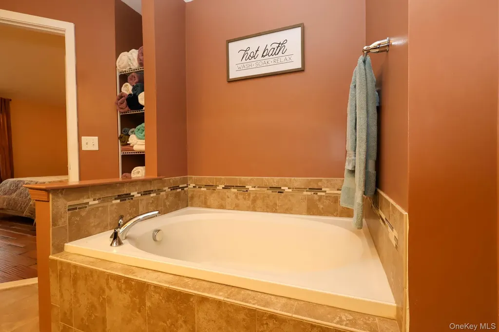 1210 Hawthorn Way New Windsor NY 12553