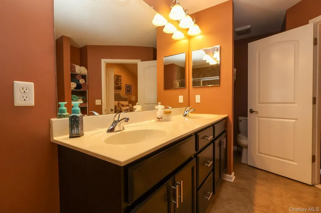 1210 Hawthorn Way New Windsor NY 12553