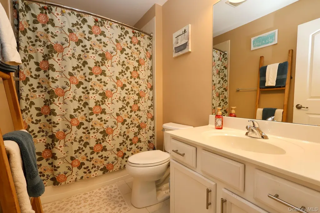 1210 Hawthorn Way New Windsor NY 12553