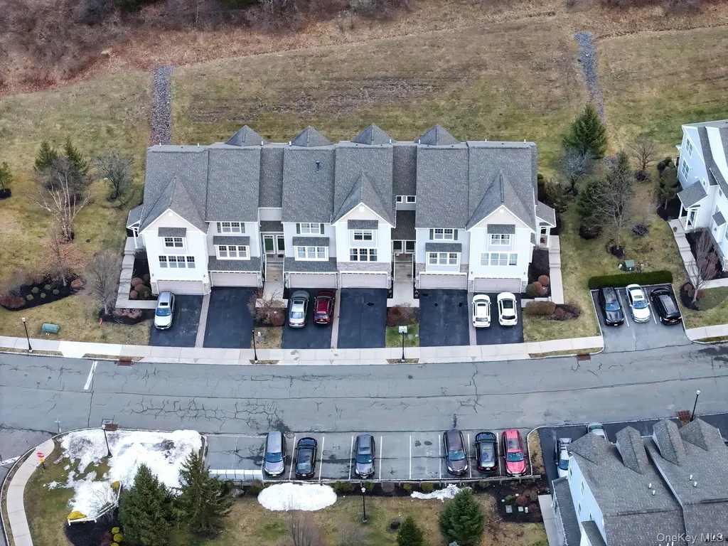 1210 Hawthorn Way New Windsor NY 12553