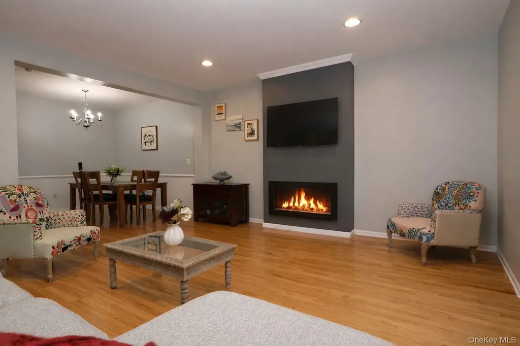 1210 Hawthorn Way New Windsor NY 12553