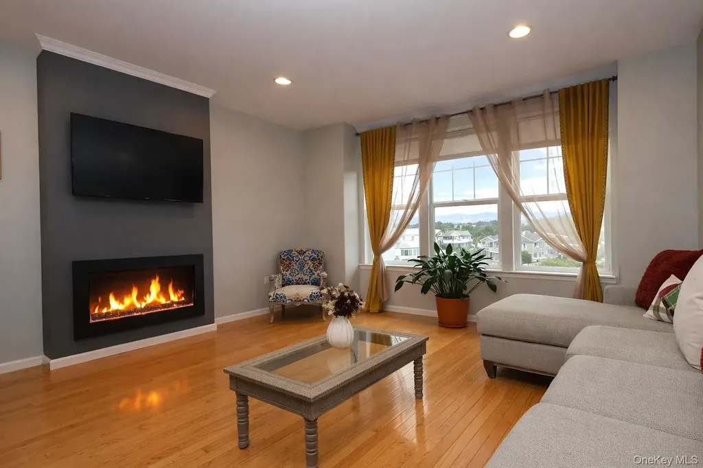 1210 Hawthorn Way New Windsor NY 12553