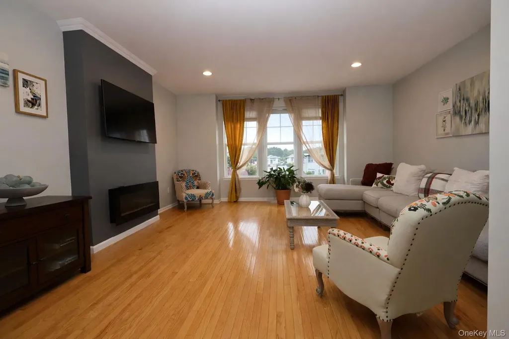 1210 Hawthorn Way New Windsor NY 12553