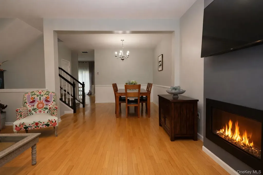 1210 Hawthorn Way New Windsor NY 12553