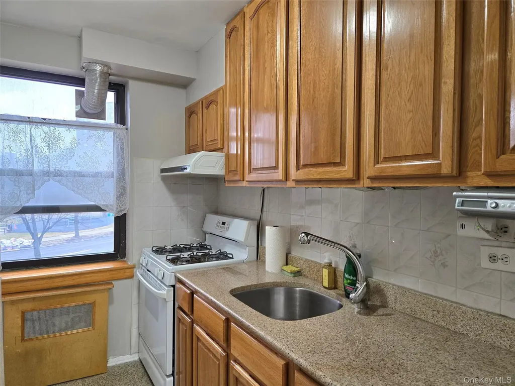 138-18 28th Road Flushing NY 11354