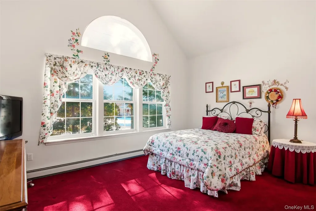 5 Wood Hollow Drive Westhampton NY 11977