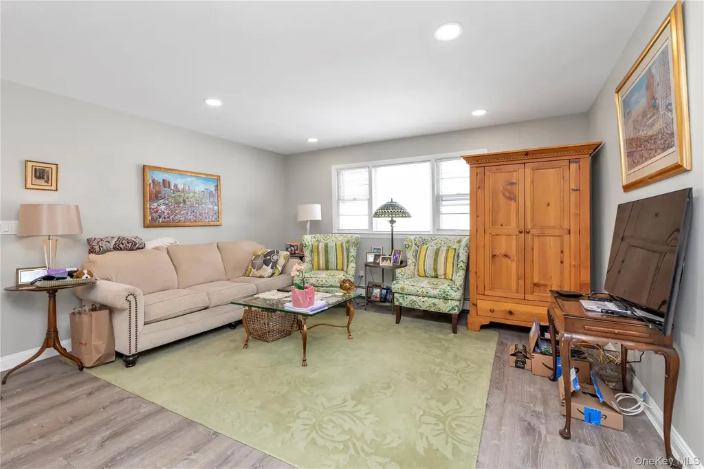 26 Lancaster Road Island Park NY 11558