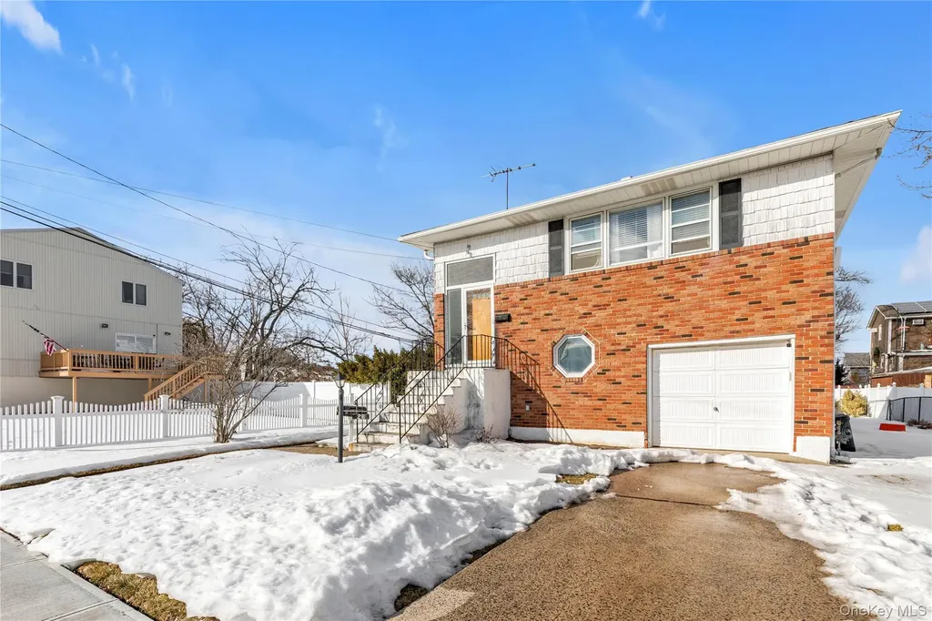 26 Lancaster Road Island Park NY 11558