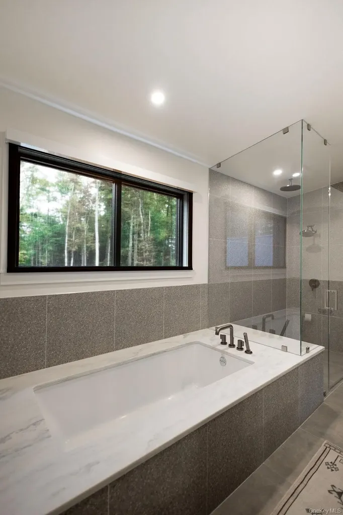 72 Vantine Road Kerhonkson NY 12446
