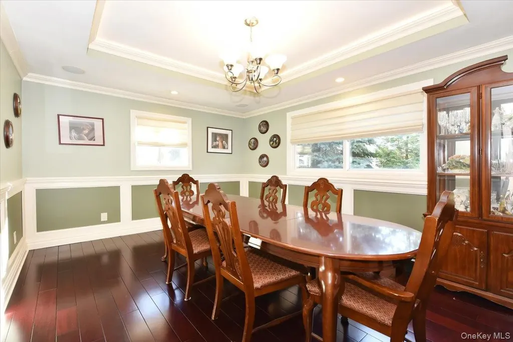 24 Arlyn Drive E Massapequa NY 11758