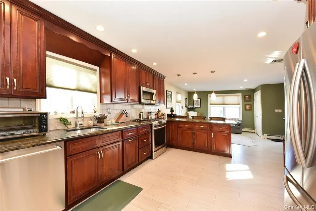 24 Arlyn Drive E Massapequa NY 11758