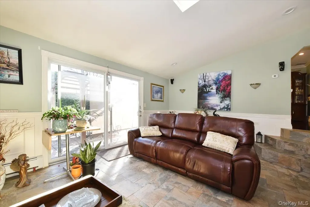 24 Arlyn Drive E Massapequa NY 11758