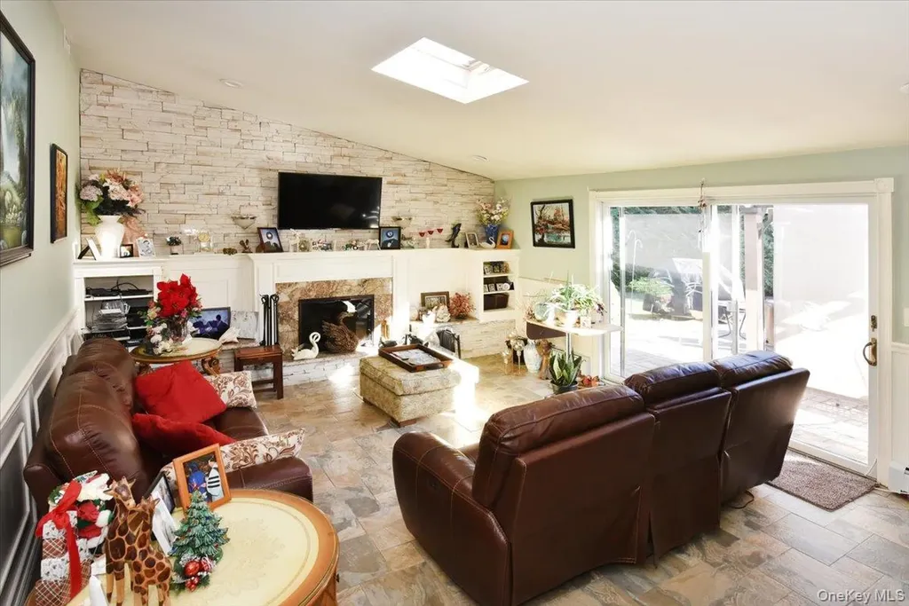 24 Arlyn Drive E Massapequa NY 11758