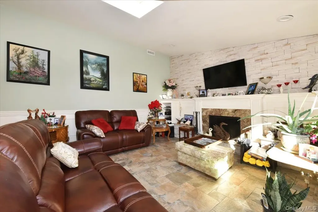 24 Arlyn Drive E Massapequa NY 11758