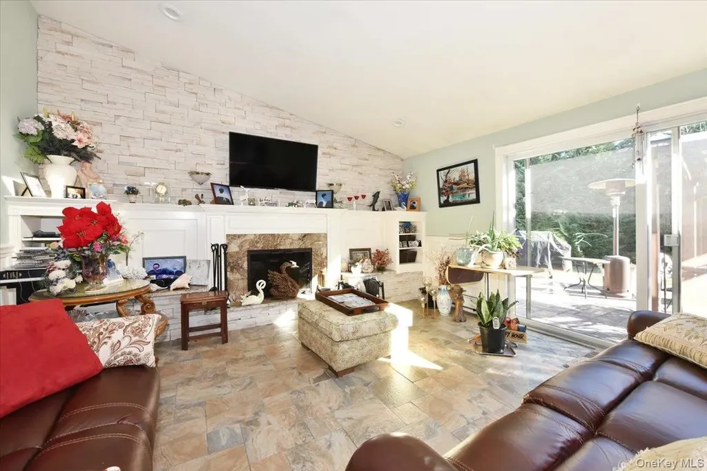 24 Arlyn Drive E Massapequa NY 11758