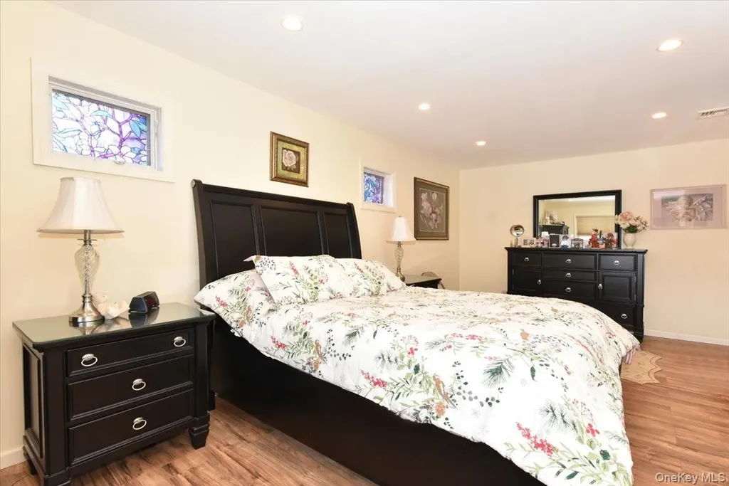 24 Arlyn Drive E Massapequa NY 11758