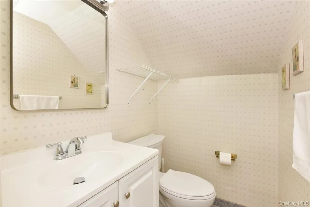 24 Arlyn Drive E Massapequa NY 11758