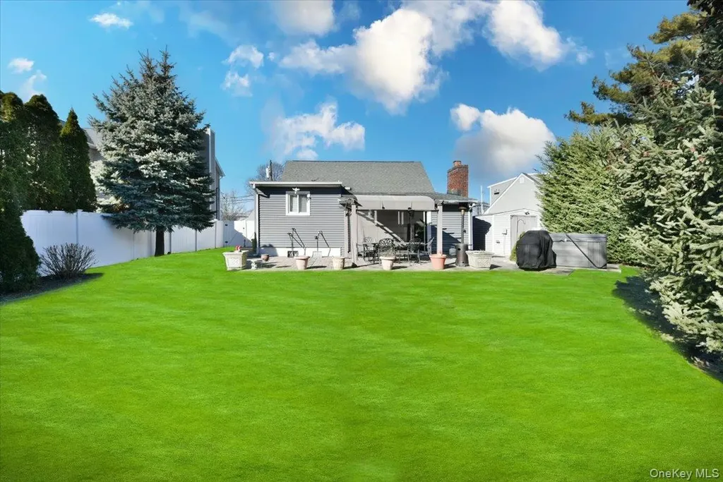 24 Arlyn Drive E Massapequa NY 11758