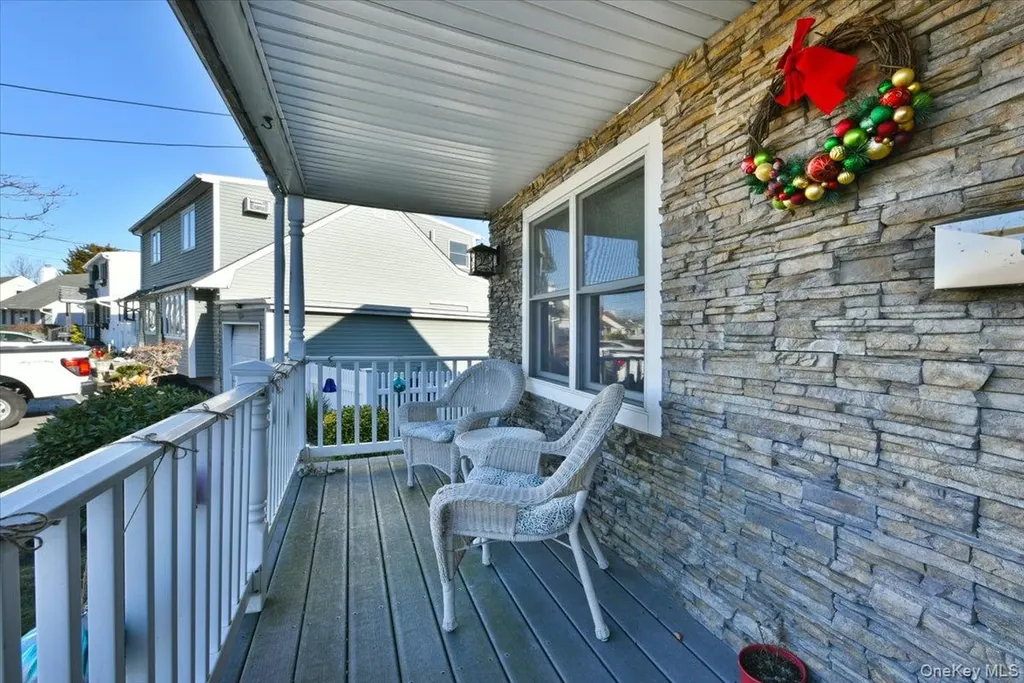 24 Arlyn Drive E Massapequa NY 11758
