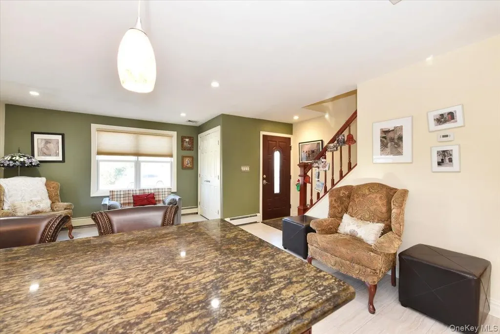 24 Arlyn Drive E Massapequa NY 11758