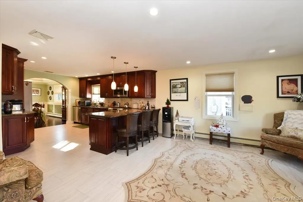 24 Arlyn Drive E Massapequa NY 11758