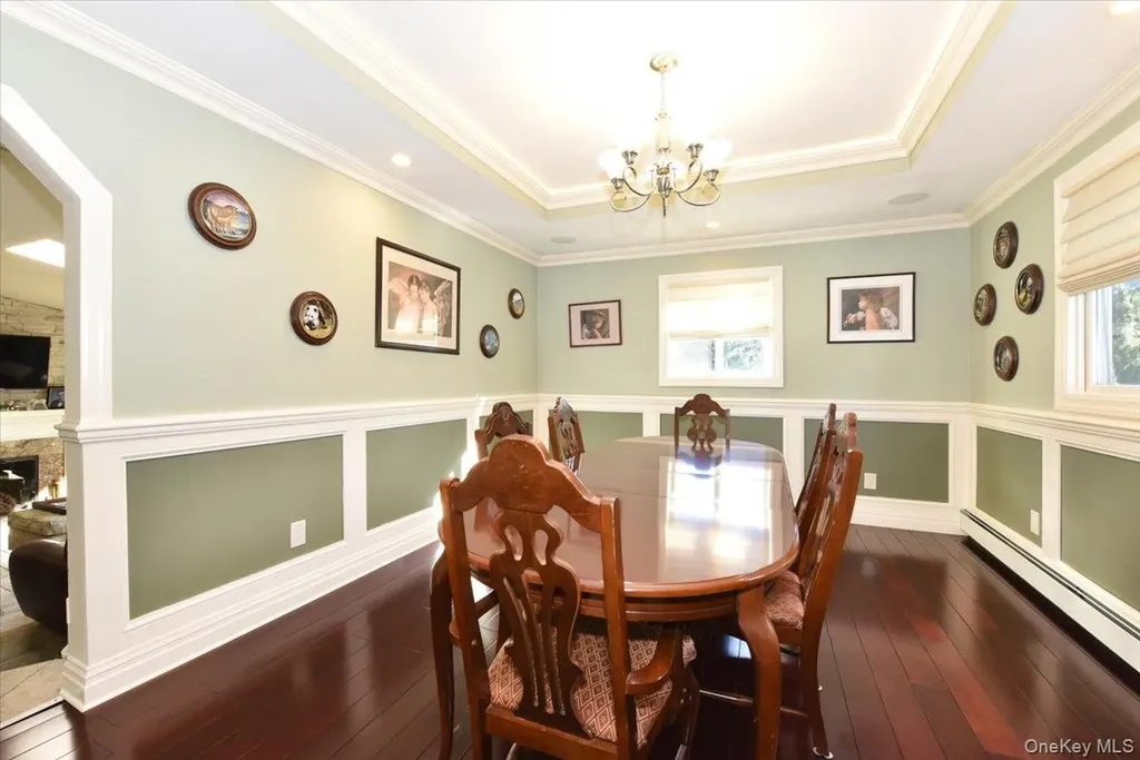 24 Arlyn Drive E Massapequa NY 11758