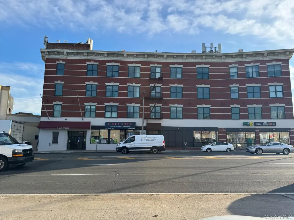 18 E Sunrise Highway Freeport NY 11520