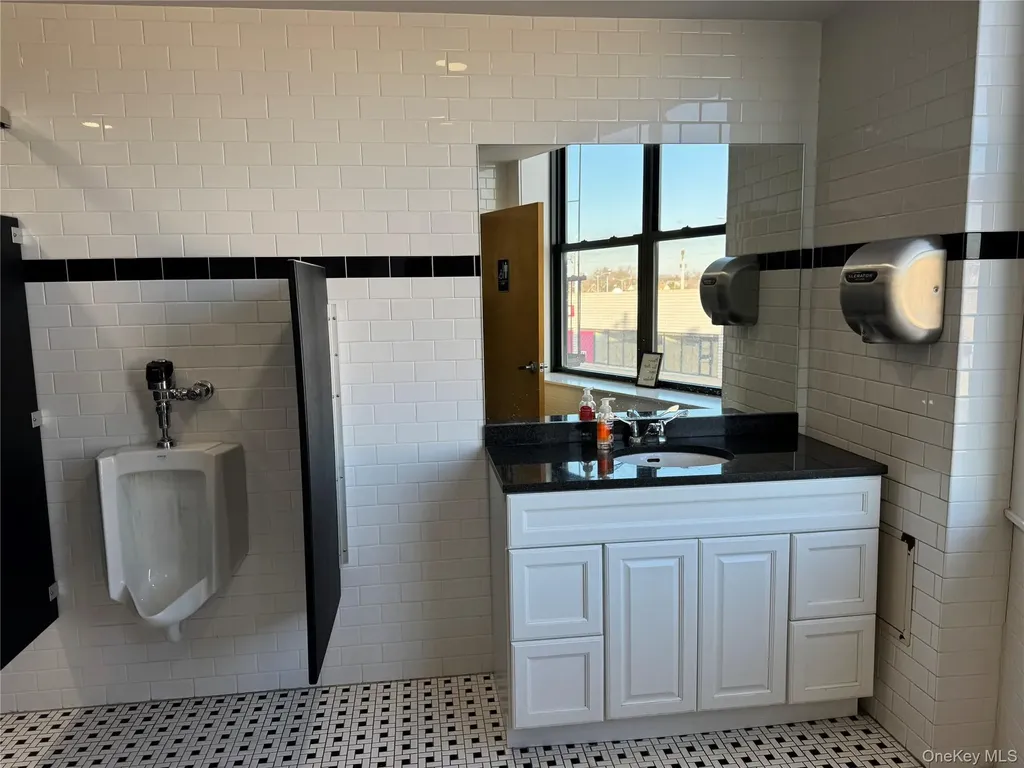 18 E Sunrise Highway Freeport NY 11520