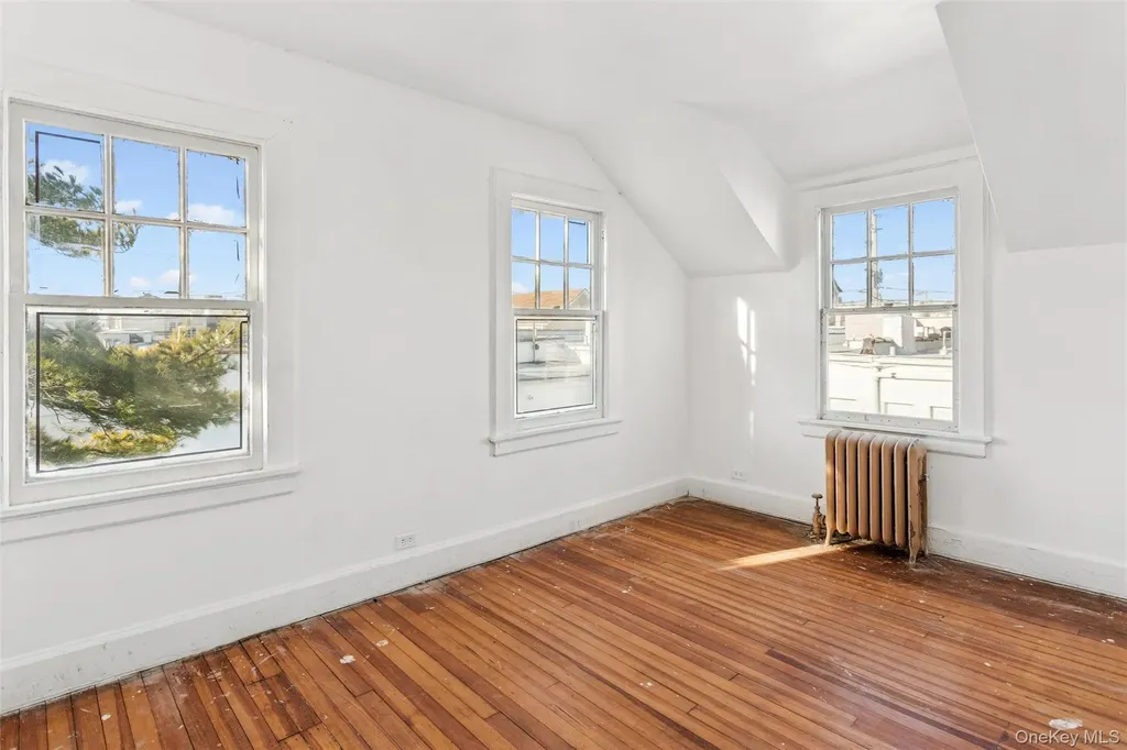 22 Broadway Mews Hewlett NY 11557