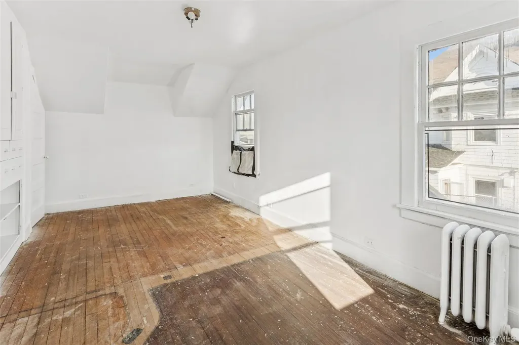 22 Broadway Mews Hewlett NY 11557