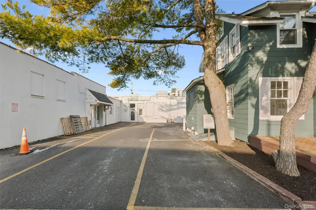22 Broadway Mews Hewlett NY 11557