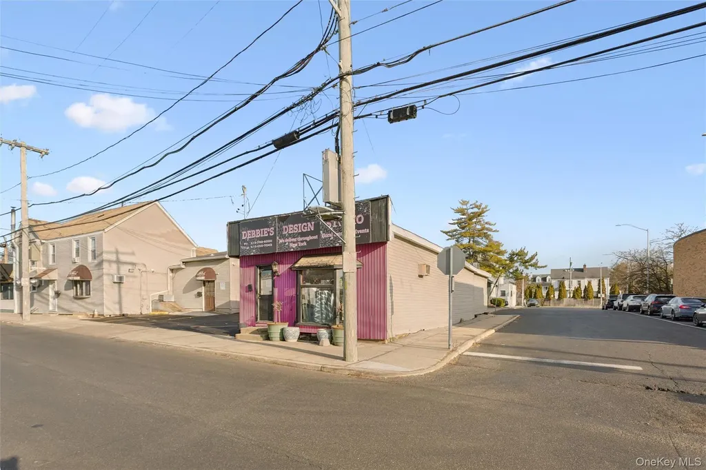 22 Broadway Mews Hewlett NY 11557