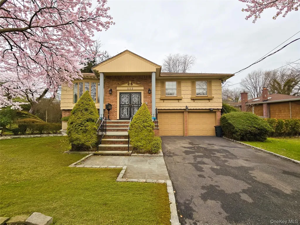 112 Crescent Drive Searingtown NY 11507