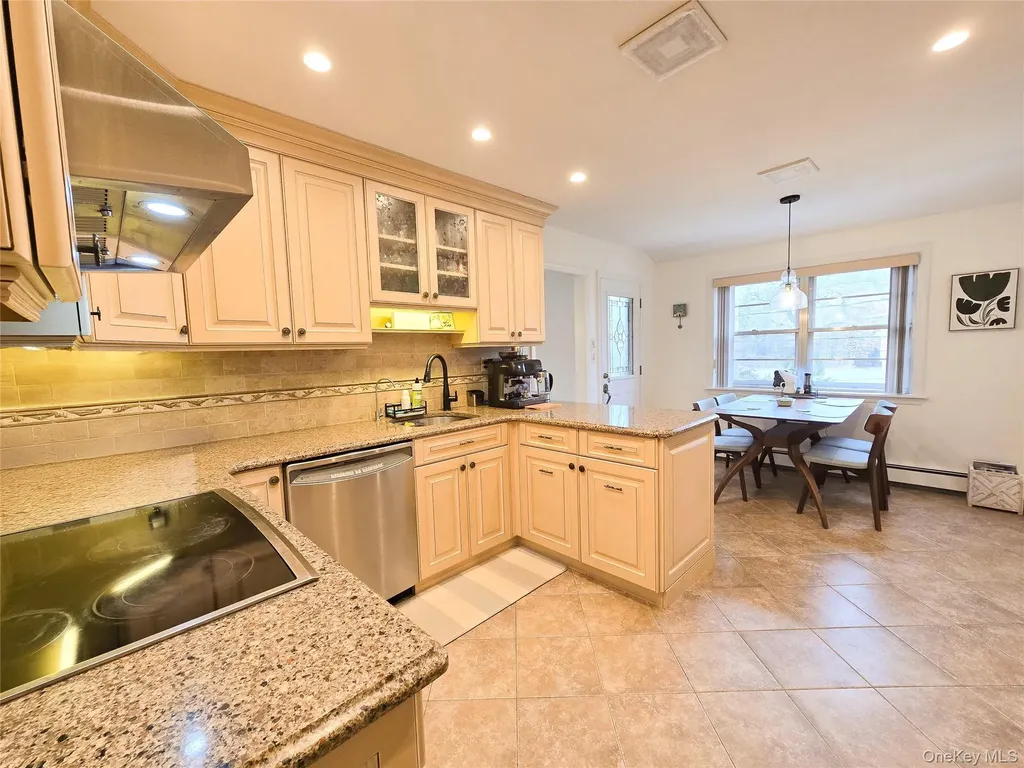 112 Crescent Drive Searingtown NY 11507