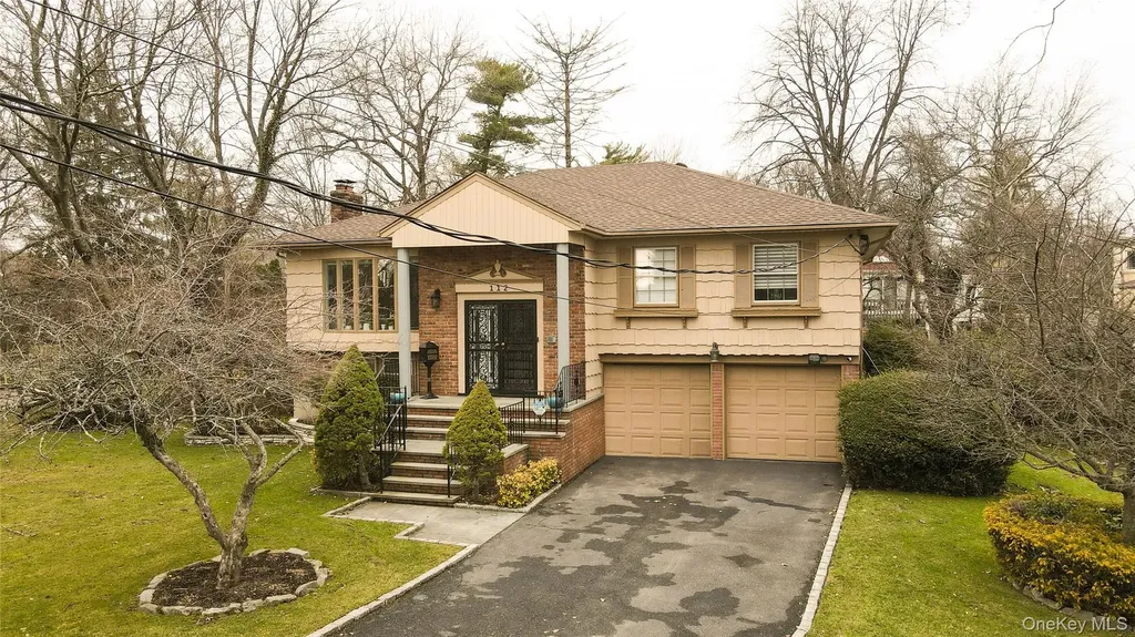 112 Crescent Drive Searingtown NY 11507