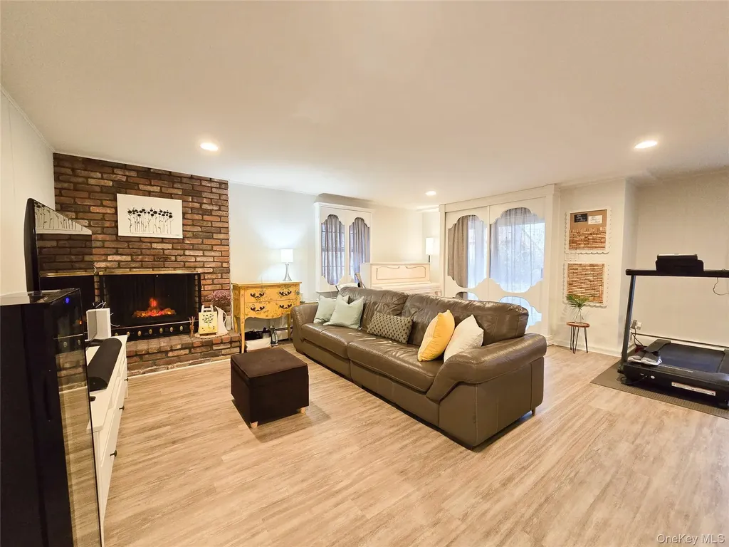 112 Crescent Drive Searingtown NY 11507
