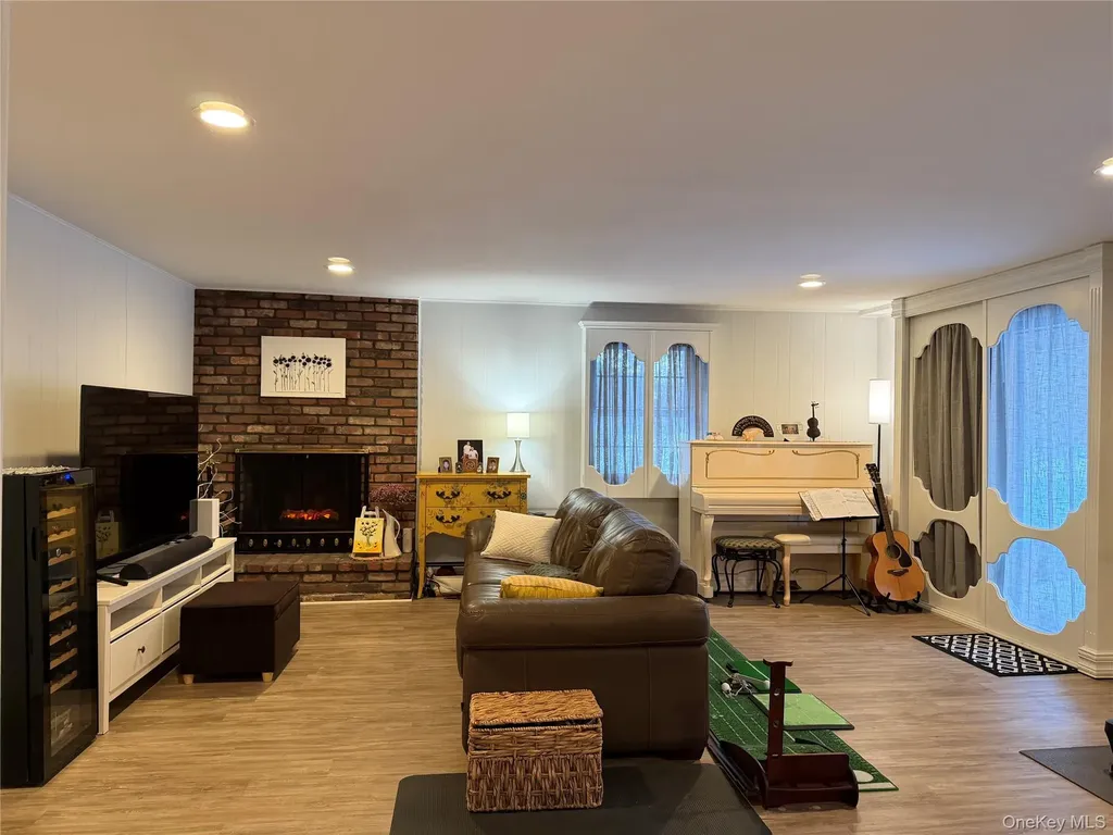 112 Crescent Drive Searingtown NY 11507