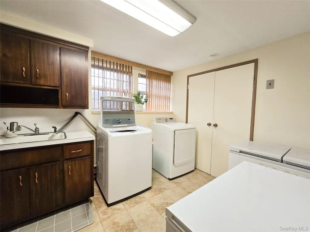 112 Crescent Drive Searingtown NY 11507