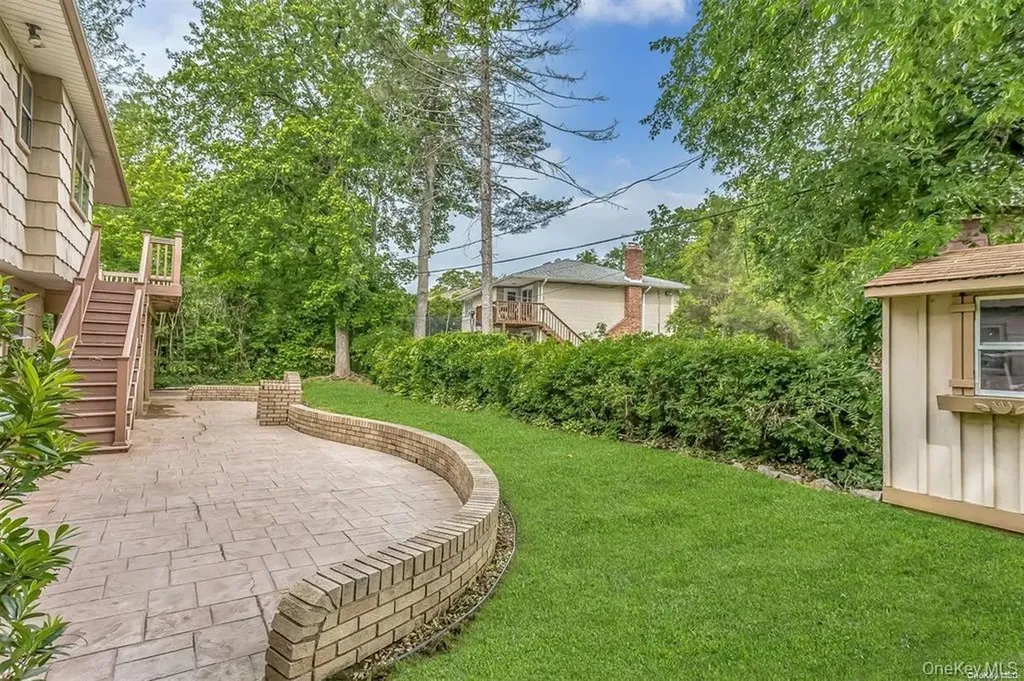 112 Crescent Drive Searingtown NY 11507